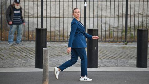 Scarlett Johansson Wore The Comfy Sneakers Kate Middleton Loves