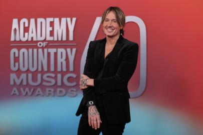 Keith Urban Gushes Over Nicole Kidman While Accepting Special ACM Award