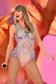 Taylor Swift's Mom Gushes Over Travis Kelce in New 'Eras Tour' Doc Trailer