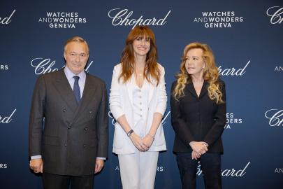 Something New! Julia Roberts Ditches Her Signature Middle Part for Bangs: Pic