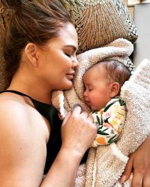 Chrissy Teigen Embraces ‘Lifetime Scars,’ Post-Baby Body in Nude Photo