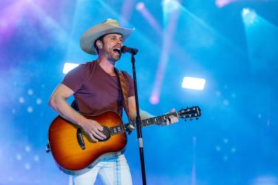 Dustin Lynch: There’s ‘No Other Drug' Like Being on Stage and Performing
