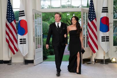 Joanna Gaines Goes Glam in Black Dress at State Dinner: Photos