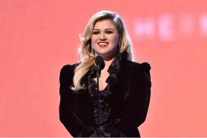 Kelly Clarkson: How I Keep From Crying During My Performances