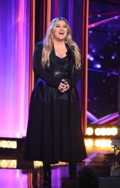 Breakup Song Queen! Kelly Clarkson Releases Lyrics Shading Her Ex-Husband
