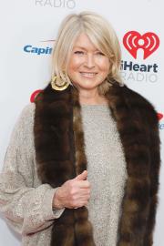 Martha Stewart Shows Off a Bouncy Bob in Sultry Selfie: ‘The ‘Do Is Lovely’