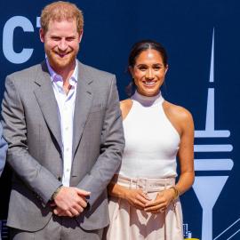 Prince Harry and Meghan Markle Cozy Up for the Kiss Cam at L.A. Lakers Game