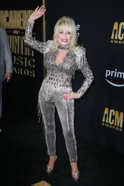 Dolly Parton Jokes About Having a Threesome at the ACM Awards