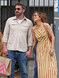 All Loved Up! J. Lo and Ben Affleck Share Sweet Kiss on L.A. Shopping Date