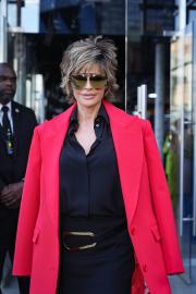 Lisa Rinna Says Her Signature Spiky Pixie Was a Result of a Breakup