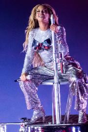 Beyonce Flawlessly Handles Wardrobe Malfunction on Stage: Watch