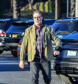 Dean McDermott Spotted With Moving Boxes Amid Tori Spelling Split Drama