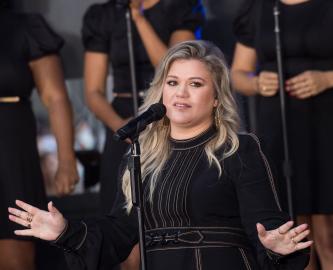 Kelly Clarkson Didn't Handle Brandon Divorce 'Well': I 'Couldn't Even Speak'