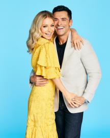 How Kelly Ripa and Mark Consuelos Found an 'All Nude' Beach in Greece