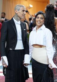 Pregnant Kourtney Shows Off Baby Bump During Denver Outing With Travis: Pic