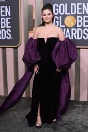 Selena Gomez Shares Raw Singing Voice in Rare 'Lose You to Love Me' Clip