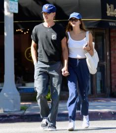 Austin Butler Holds Hands With Kaia Gerber on His 32nd Birthday: Photo