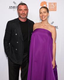 Liev Schreiber and Pregnant Taylor Neisen Pose for ‘Mom and Dad’ Selfie