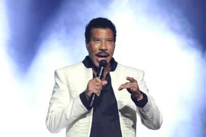 Lionel Richie Says He ‘Tried to Bribe’ Pilot to Avoid Canceling Recent Gig