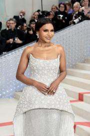 Mindy Kaling Loves These Moisturizing Hand Masks: 'So Good for Your Skin'