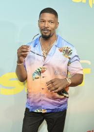 Jamie Foxx Relaxes on Vacation With Girlfriend Alyce After Health Scare