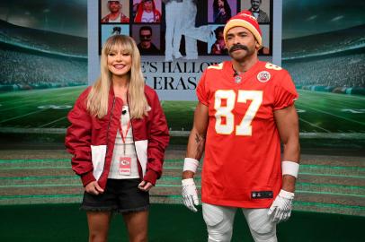 Celebs Dressed in Taylor Swift Halloween Costumes: Kelly Ripa and More