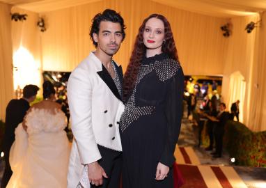 Joe Jonas, Sophie Turner’s Friends Caught ‘In Middle’ of Divorce ‘Mess’