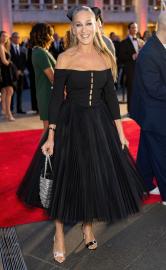 Sarah Jessica Parker Pulls a Carrie Bradshaw in Mismatched Shoes