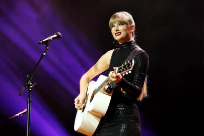 Taylor Swift’s ‘1989' Prologue Addresses Sexualized Female Friendships