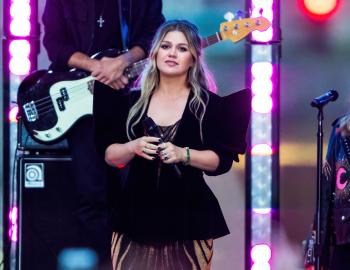 Because of Them! Get to Know Kelly Clarkson's Parents, Brother and Sister