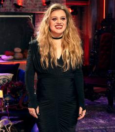 Like a Vampire! Kelly Clarkson Flaunts Weight Loss in Halloween Costume