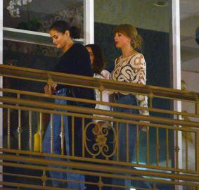 Taylor Swift Enjoys G.N.O. With Selena and Zoe Amid Travis Romance