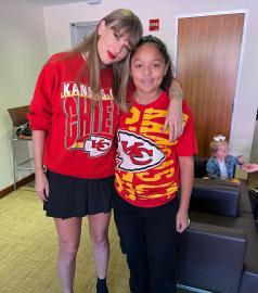 Pat Mahomes' Mom Gushes Over Taylor Swift Being 'Sweet' to His Sister