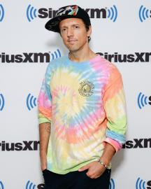 Jason Mraz Describes Coming Out as Bisexual: 'You Carry a Lot of Shame