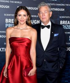 Katharine McPhee, David Foster Perform Duet at Thanksgiving Day Parade
