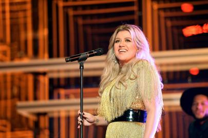 Kelly Clarkson Ripped Her Pants Filming ‘Since U Been Gone’ Music Video