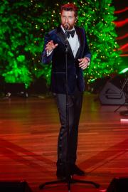 Meet Country Singer Brett Eldredge Amid Kelly Clarkson Dating Rumors