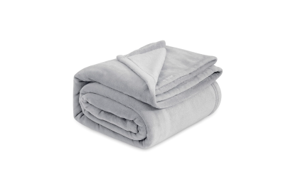 Shop This Beloved Fleece Blanket for 43% Off Now at Amazon