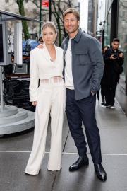 Glen Powell Says He and Sydney Sweeney Aren't Dating But 'Love Each Other'