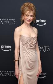Nicole Kidman Wears Her Natural Curls With Leggy Nude Gown