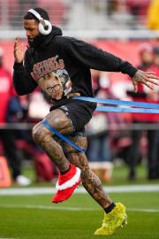 Odell Beckham Jr. Channels the Grinch in Festive Cleats at Ravens Game