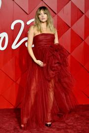 Pregnant Suki Waterhouse Looks Radiant in Red at 2023 Fashion Awards