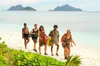 Survivor 45’s Austin and Dee Talk Potential Island Showmance: 1st Look