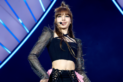 Blackpink’s Lisa Swears by This Dry Skin-Banishing Super Serum