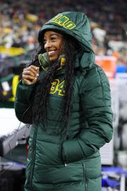 Simone Biles Cheers on Husband Jonathan Owens at Packers Game