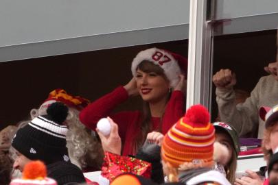Taylor Swift Wears '87' Santa Hat for Travis at Chiefs Christmas Game