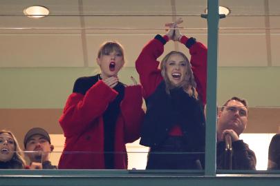 Burning Red! Nail Taylor Swift's Style With This Fuzzy Coat