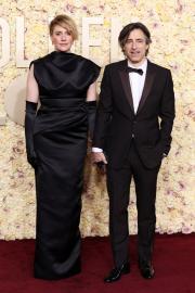 Greta Gerwig and Noah Baumbach Bring Newlywed Glow to Golden Globes