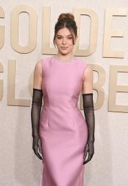 Hailee Steinfeld Is Pretty in a Pink Prada Dress at the 2024 Golden Globes