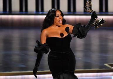 Niecy Nash Thanks Herself While Accepting Emmy Award